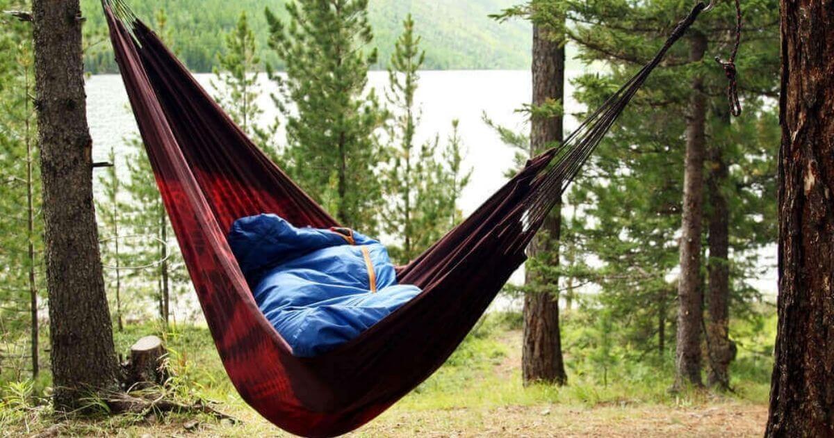 How to hammock in cold weather - using a sleeping pad.